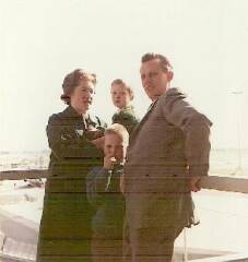 Familie Jonkman op het vliegveld